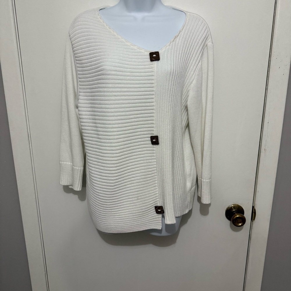 Orvis white asymmetrical sweater with wooden button detail women’s size L